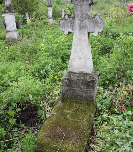 Nagrobek Anny Jarzyckiej, cmentarz w Opryłowcach