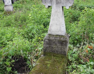 Nagrobek Anny Jarzyckiej, cmentarz w Opryłowcach