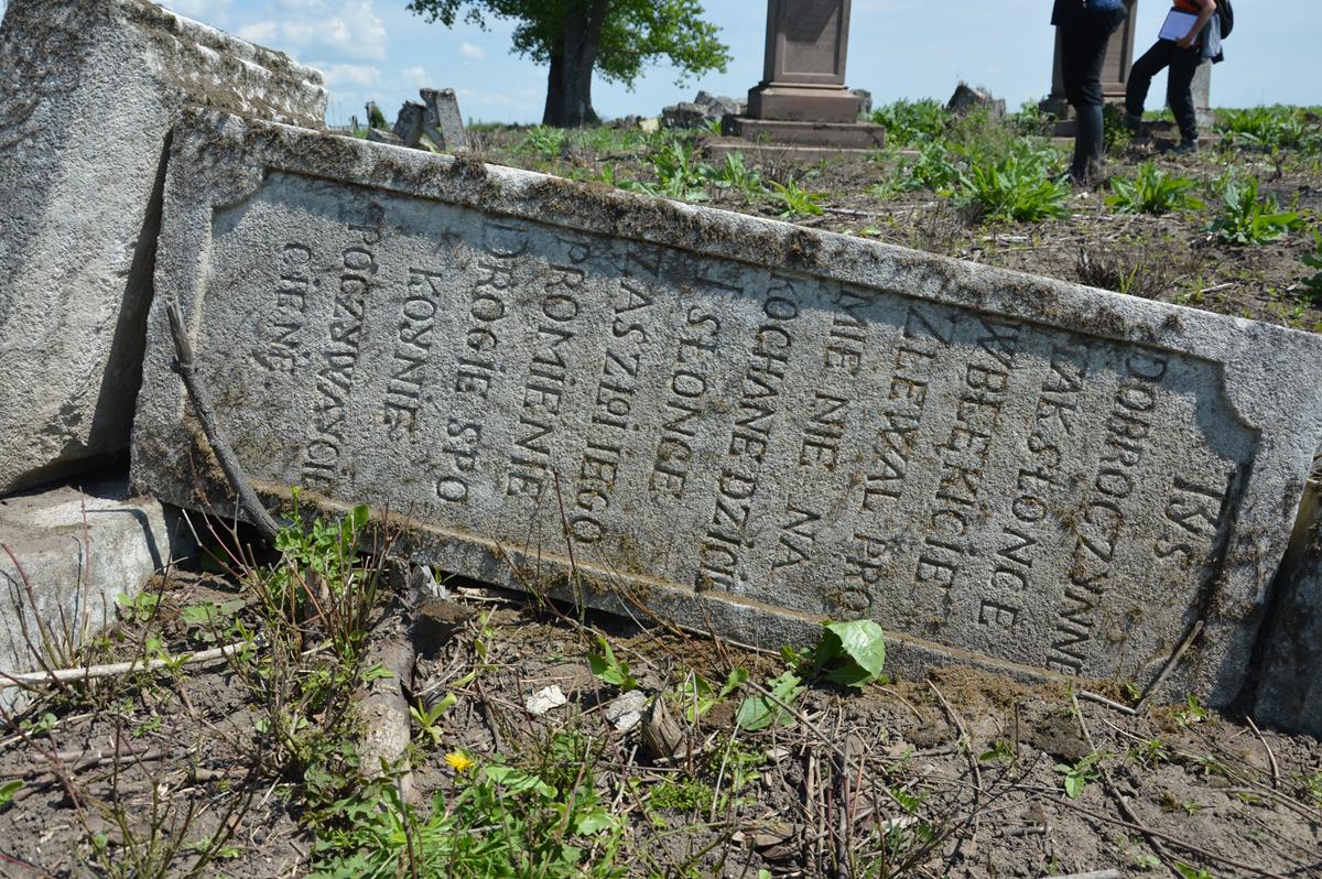 Inskrypcja z nagrobka Pantaleona Jusińskiego, cmentarz w Czernielowie Mazowieckim, cmentarz 1