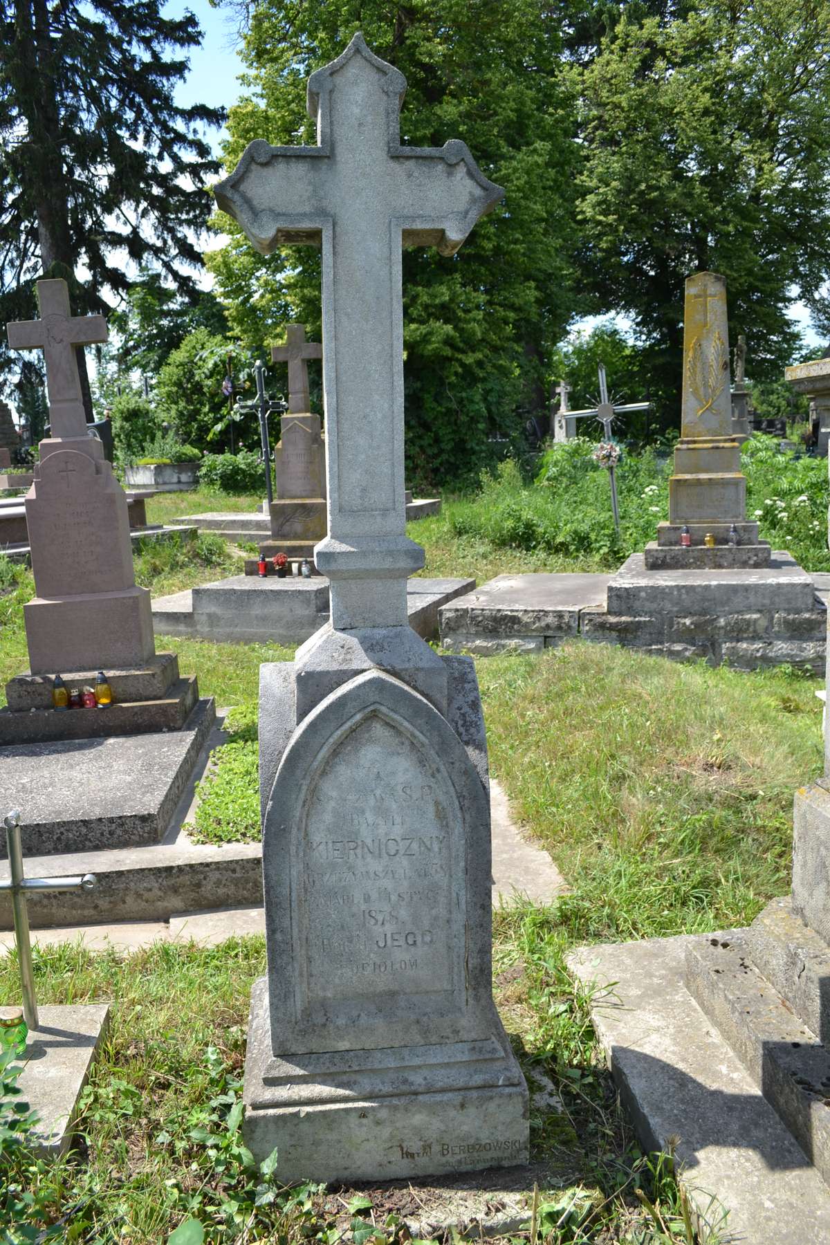 Nagrobek Bazylego Kiernicznego, cmentarz w Berezownicy Wielkiej I