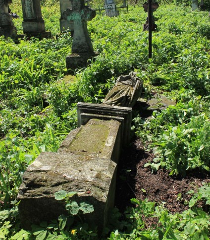 Nagrobek Marii Sąsiadyk, cmentarz w Opryłowcach