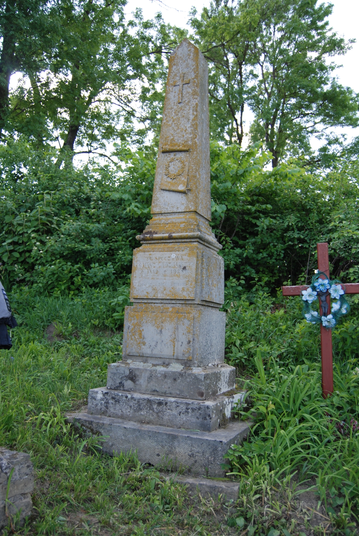 Tomas Gadzalishin's tombstone, cemetery in Zaścianka