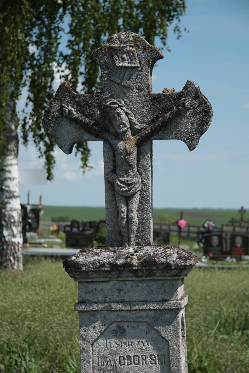 Fragment nagrobka Józefa Oborskiego, cmentarz w Czernielowie Mazowieckim, cmentarz 1