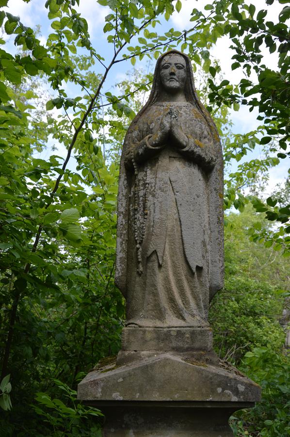 Fragment of a gravestone of Wiktoria Koszulinska, Czernielow Mazowiecki cemetery, cemetery 1