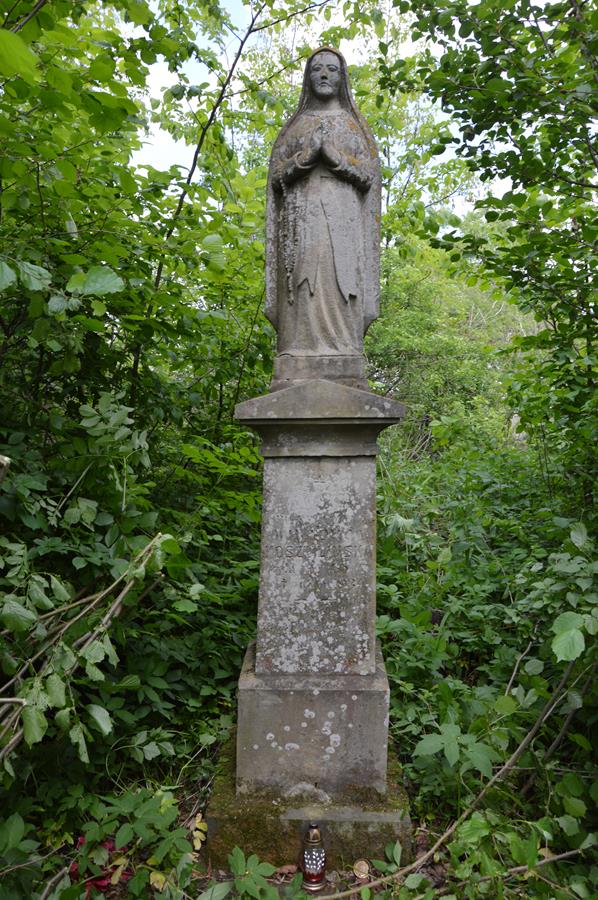 Tombstone of Wiktoria Koszulinska, Czernielow Mazowiecki cemetery, cemetery 1