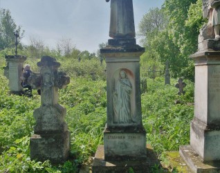 Nagrobek Józefy i Kazimierza Burzyckich, cmentarz w Opryłowcach