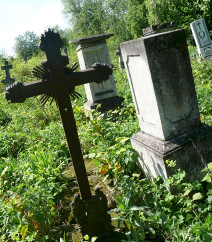 Nagrobek Anny Rogalskiej, cmentarz w Opryłowcach