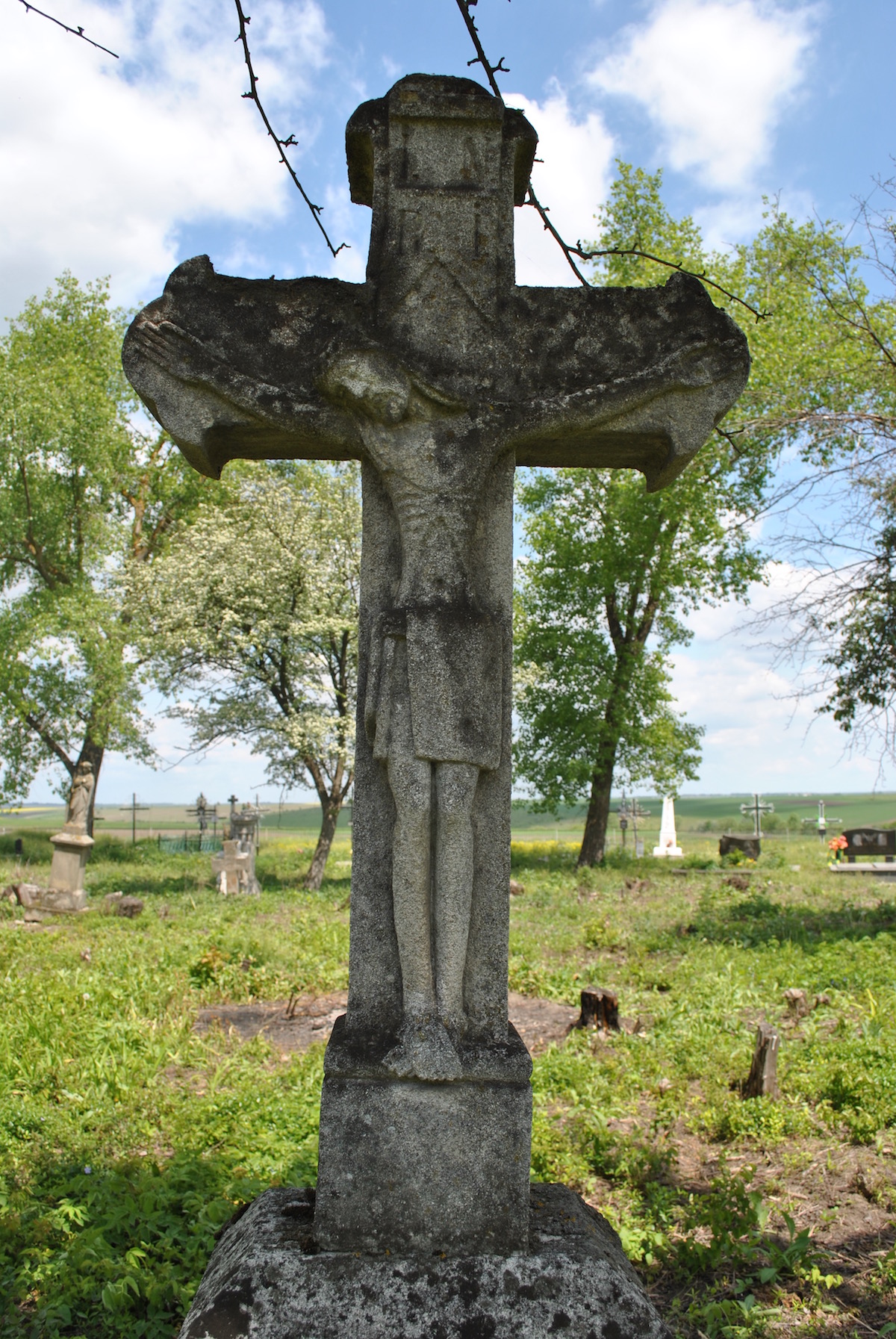 Fragment nagrobka Tomasza Lachowskiego, cmentarz w Czernielowie Mazowieckim, cmentarz 1