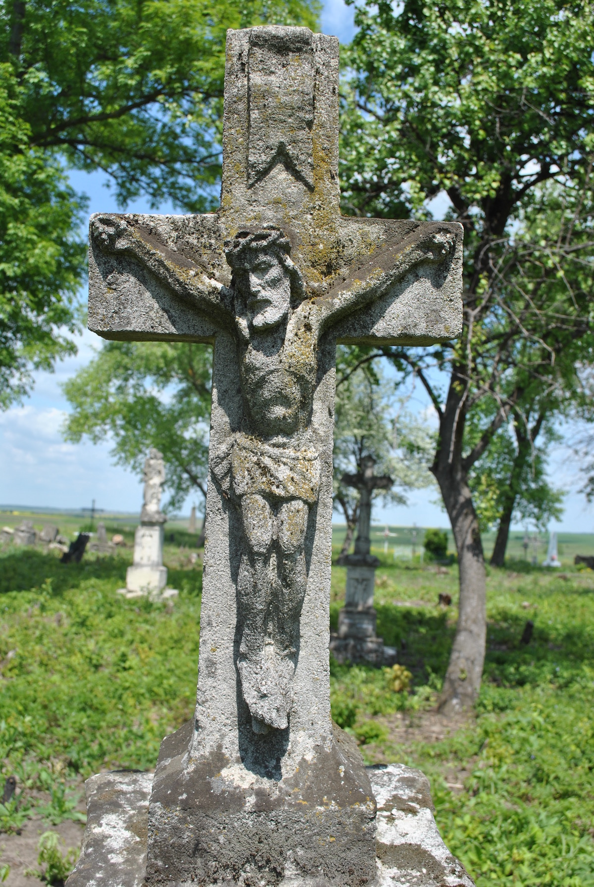 Fragment nagrobka rodziny Rejfurów, cmentarz w Czernielowie Mazowieckim, cmentarz 1