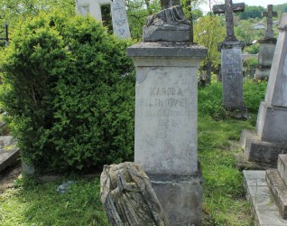 Nagrobek Karoli Pilkowskiej, cmentarz w Czernichowcach, 2019