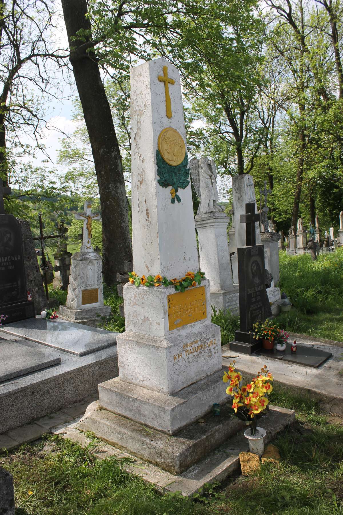 Tombstone of Antoni and Tekla Mazurkevicz, Chernivtsi cemetery, 2019