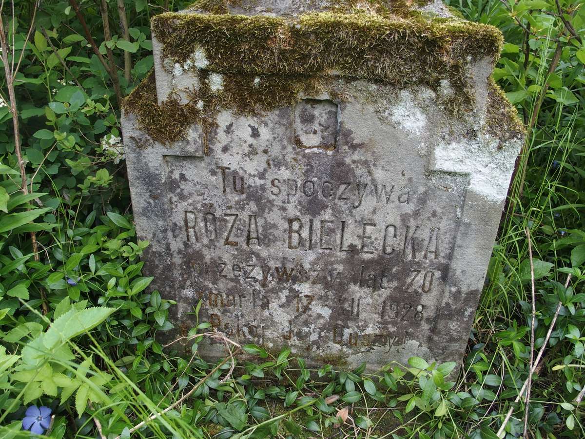 Inscription on the gravestone of Róża Bielecka, cemetery in Lisieczyce