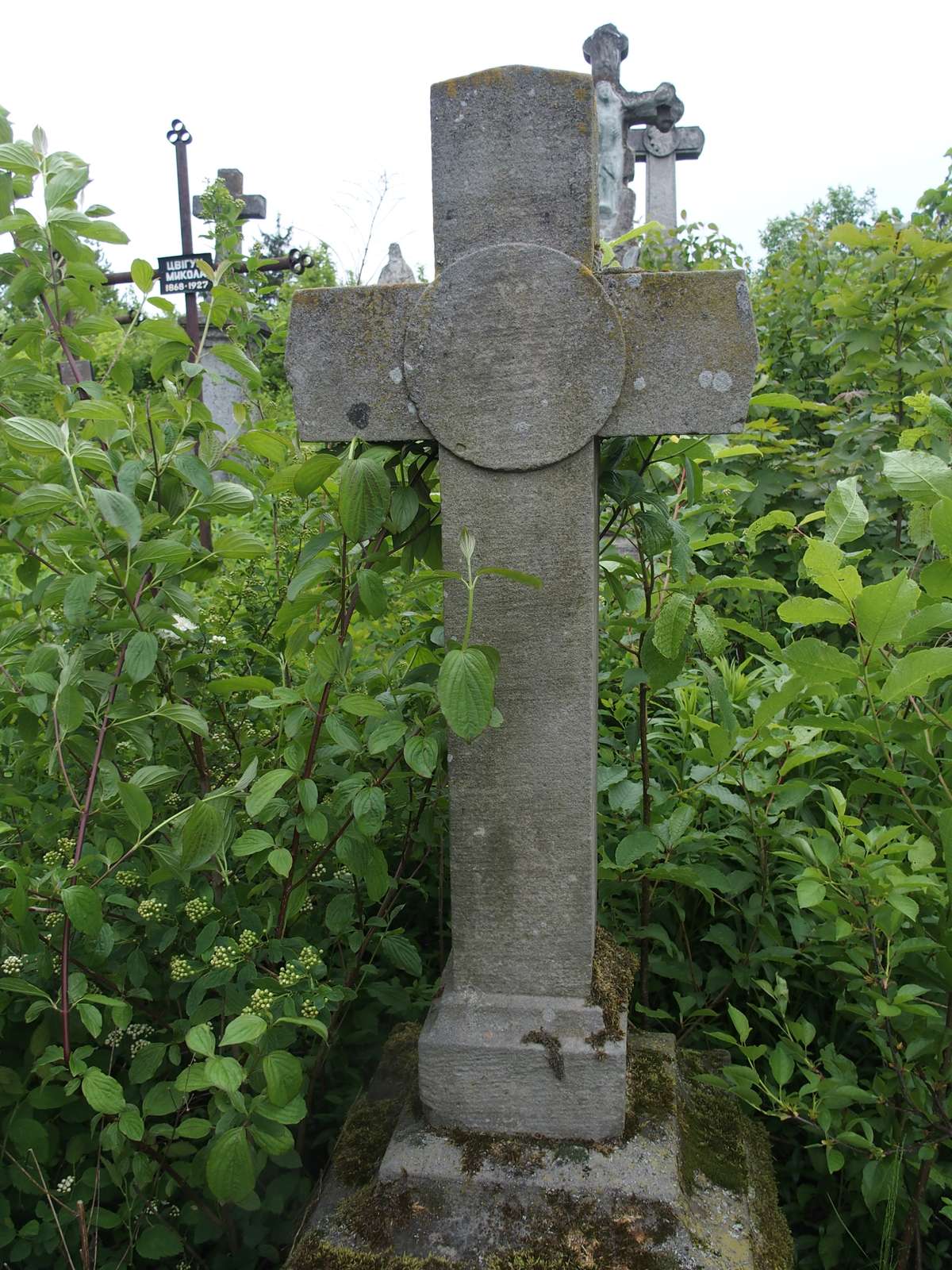 Cross on the gravestone of Róża Bielecka, cemetery in Lisieczyce