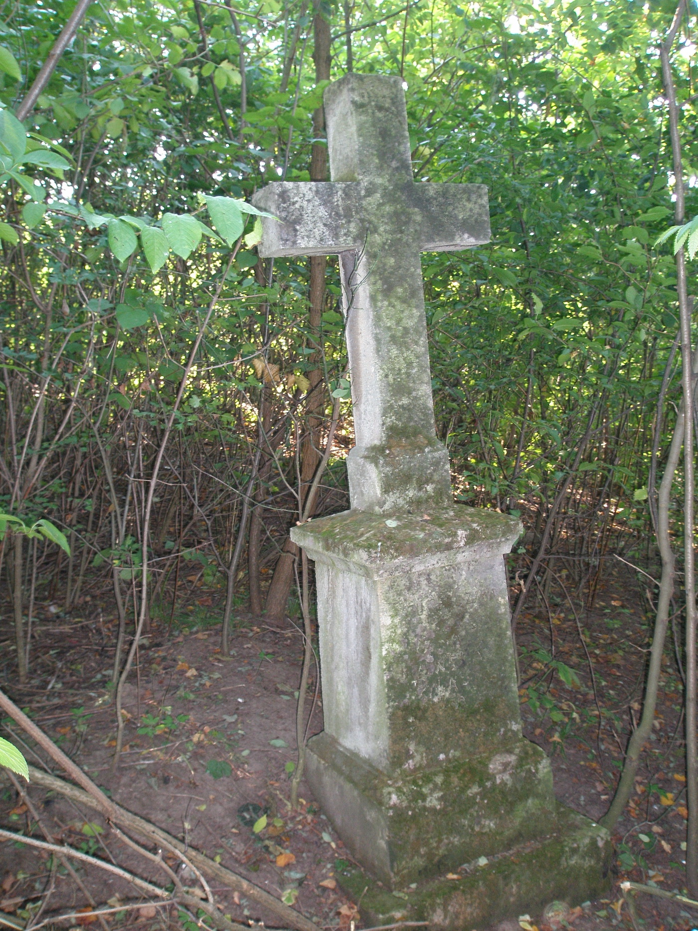 Tombstone of Józefa Nijinska, cemetery in Jezierzany, as of 2006.