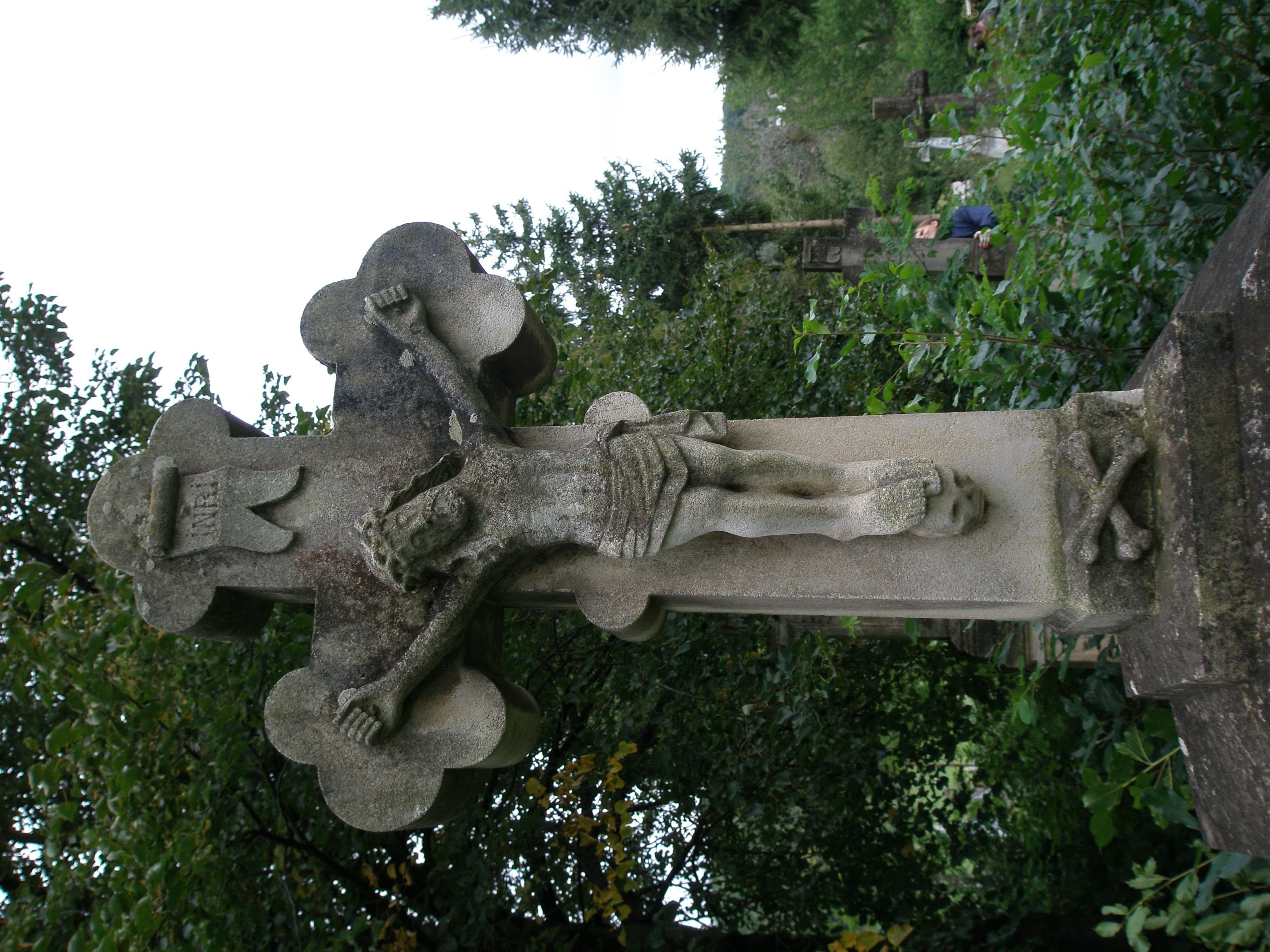 Fragment of a tombstone of Katarzyna and Maria Wielgoszewski, cemetery in Æwitowa (I), state from 2006