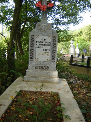 Nagrobek Franciszka Łukasiewicza, cmentarz w Koropcu