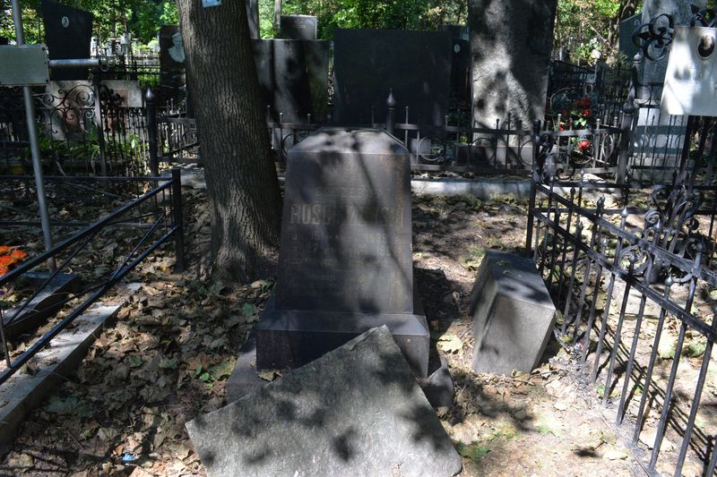 Nagrobek Szczęsnego Rościszewskiego, cmentarz Bajkowa w Kijowie, stan z 2021.