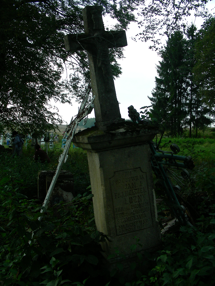 Tombstone of Stanislava Hłuchenko, František Luzhny, Jan Luzhny, cemetery in Krynciva (Korostatyń), as of 2007.