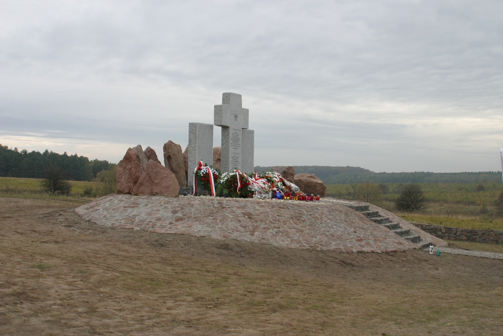 Grób ofiar Niemców i Ukraińców z SS-Galizien