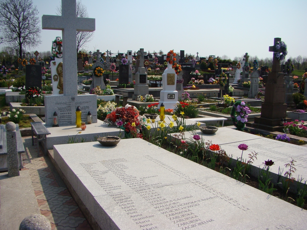 Grób ofiar Ukraińskiej Powstańczej Armii (UPA), zamordowanych we wsi Łozowa