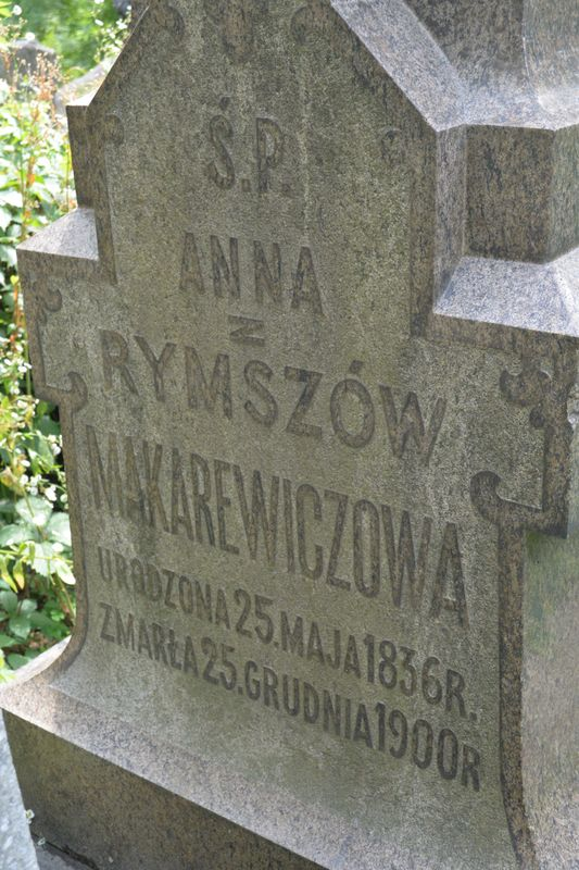 Fragment of Anna Makarevich's tombstone, Baikalkova cemetery in Kiev, as of 2021.