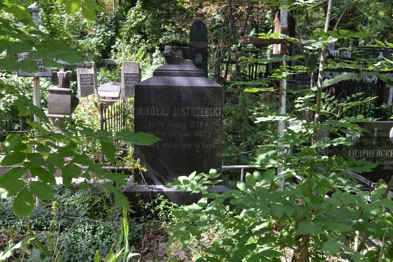 Nagrobek Mikołaja Jastrzębskiego, cmentarz Bajkowa w Kijowie, stan z 2021.