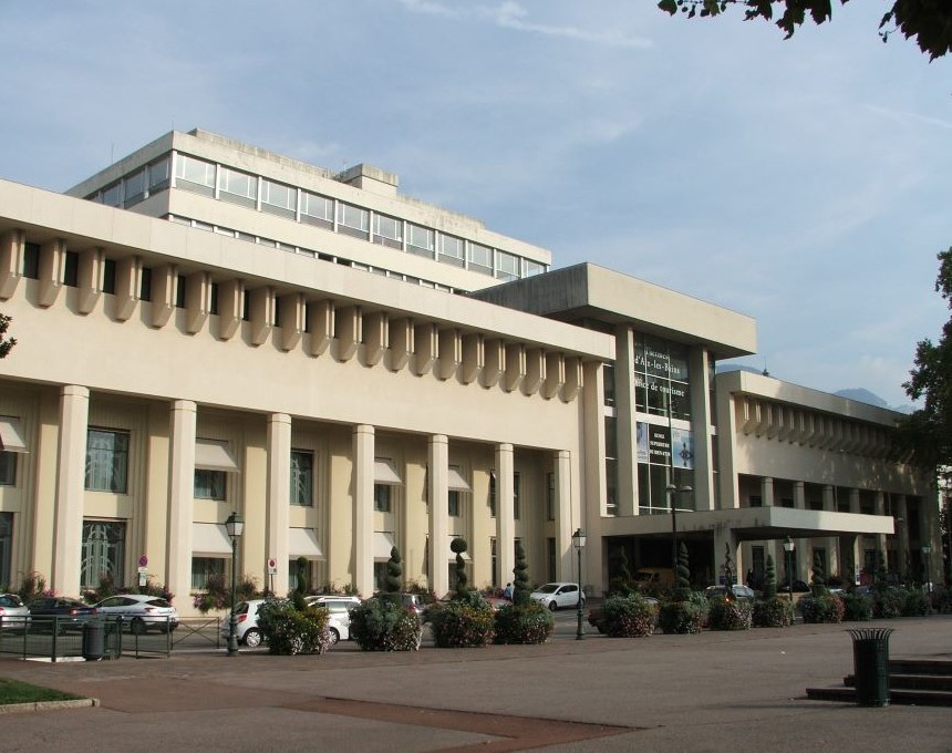 Thermes de Chevalley conçus par Stanislas Fiszer et Jean-Yves Le Mesle, situés à Aix-les-Bains, parc de la villa de Chevalley, projet de concours 1992, réalisé entre 1993 et 2000