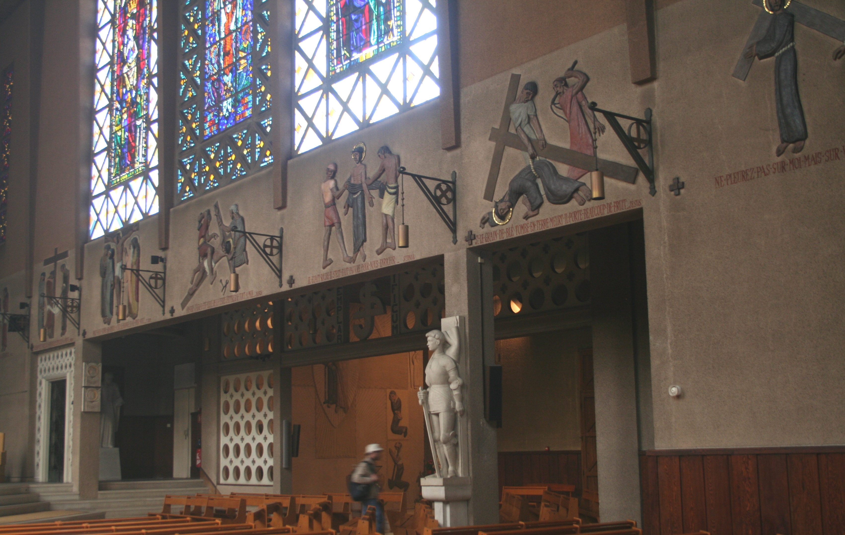 Fotografia przedstawiająca \"Stations of the Cross\" by Jan Lambert-Rucki in the church of Sainte-Therèse in Boulogne-Billancourt