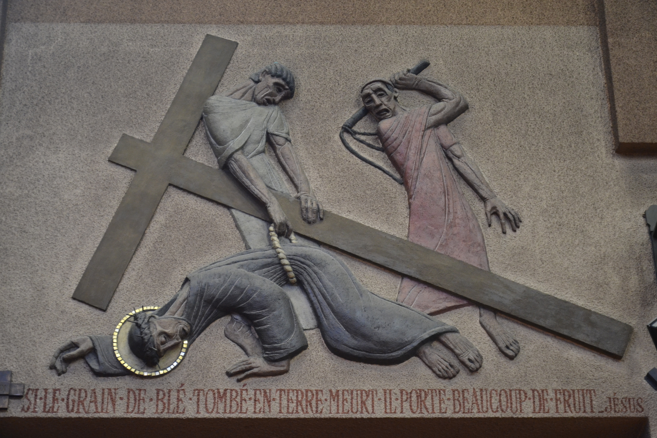 Photo montrant \"Stations of the Cross\" by Jan Lambert-Rucki in the church of Sainte-Therèse in Boulogne-Billancourt