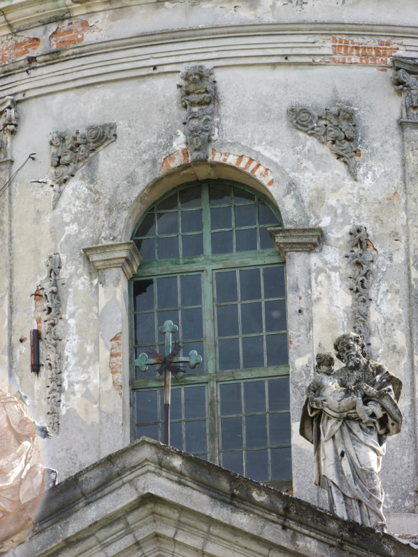Podhorce, St Joseph's Church, sculpture on the facade portico, photo: Agata Dworzak, 2011