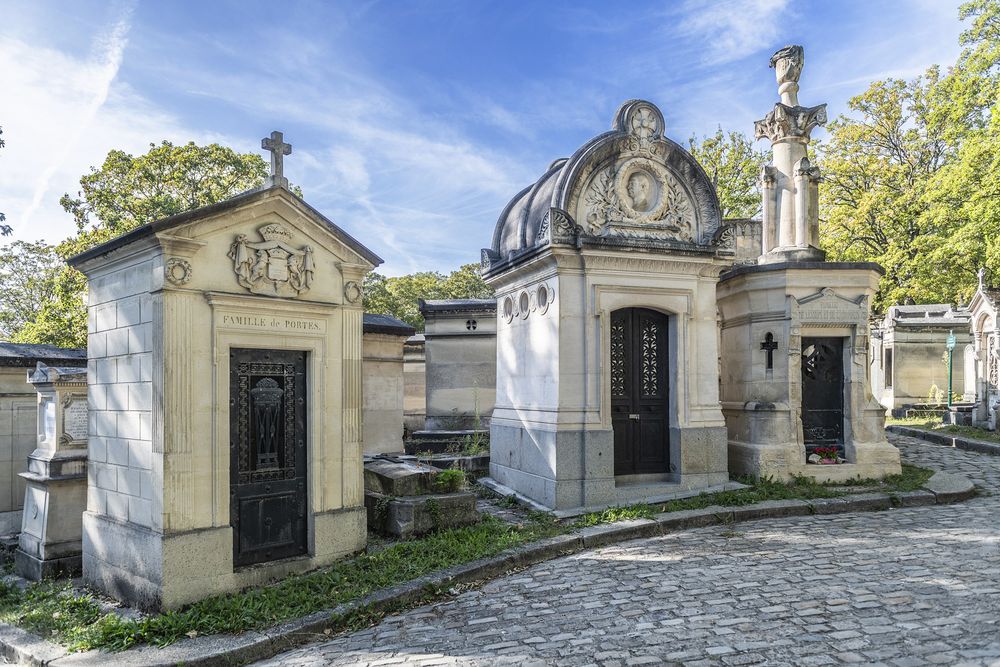 Fotografia przedstawiająca Grobowiec Auguste’a Nélatona na cmentarzu Père-Lachaise w Paryżu