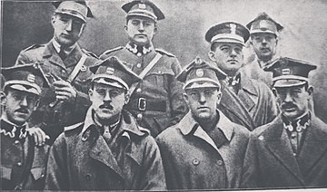 Amerykańscy ochotnicy, piloci eskadry kościuszkowskiej; Edwin L. Noble drugi z prawej w dolnym rzędzie, 1919.