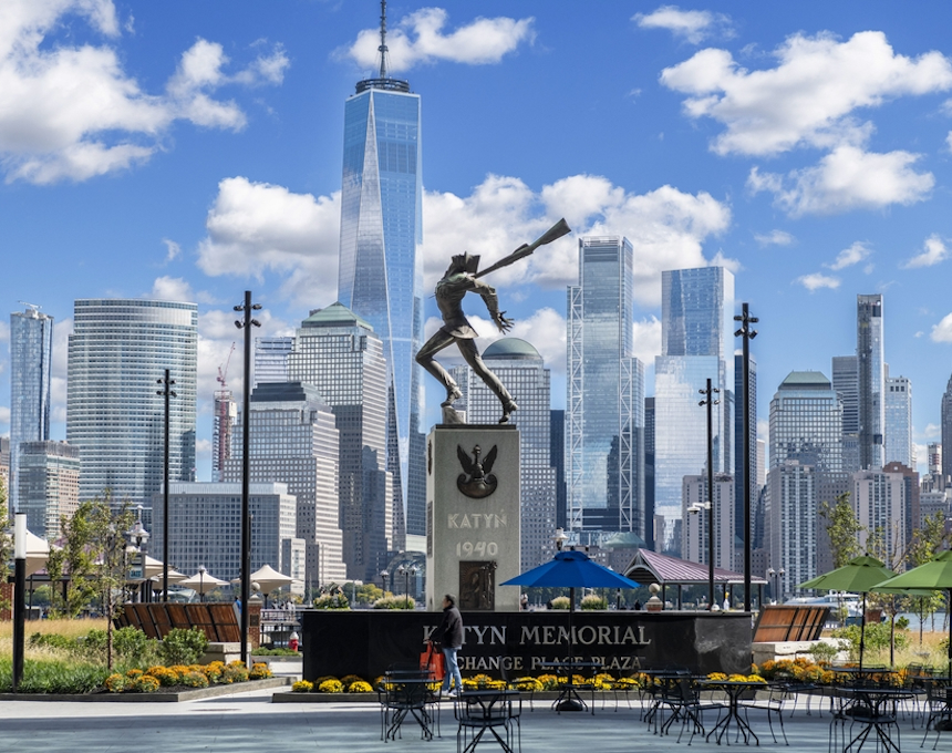 Fotografia przedstawiająca Pomnik Katyński w Jersey City