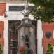 Photo montrant Monument à Seweryn Gałęzowski par Cyprian Godebski dans la cour de l\'école polonaise à Paris.