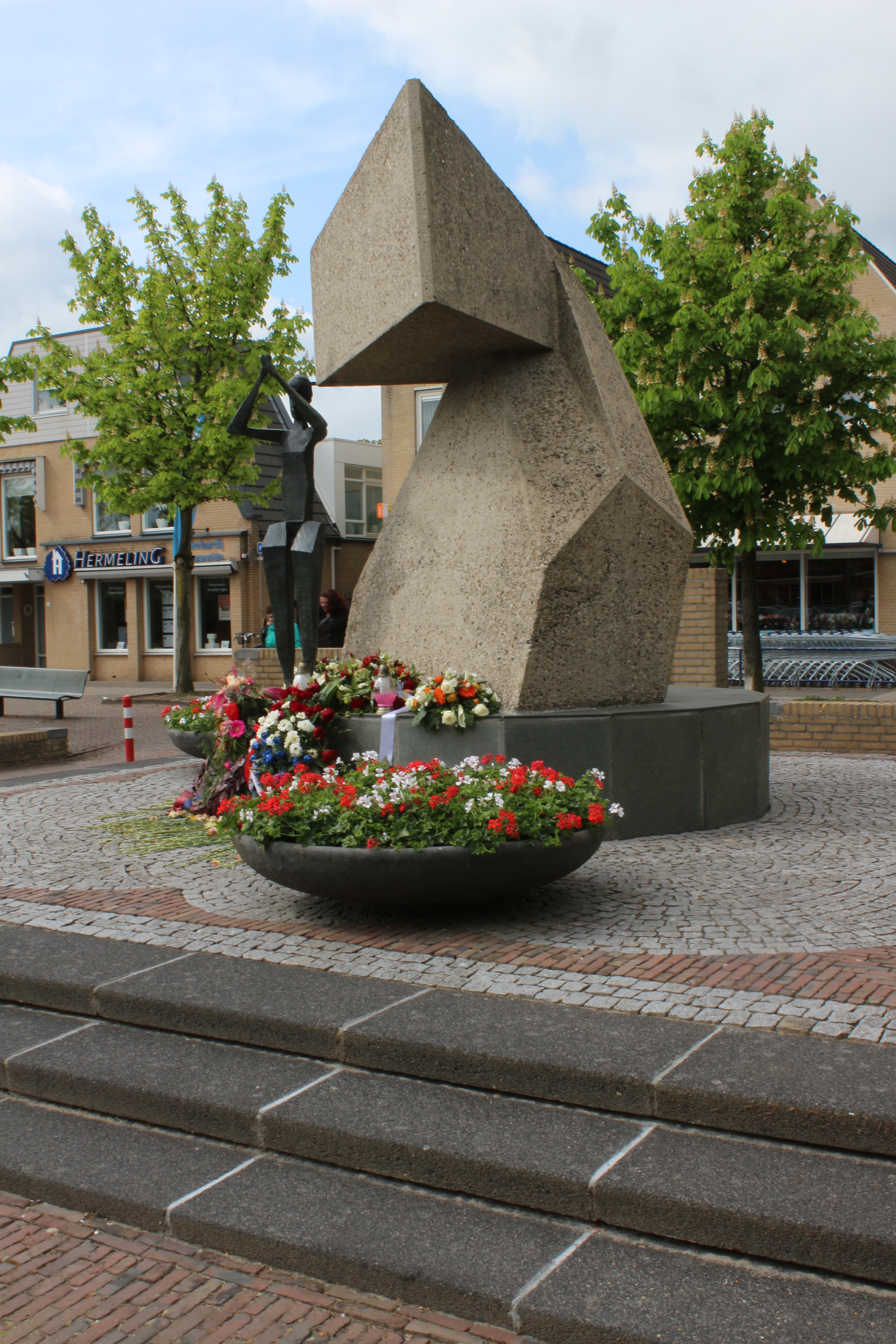 Fotografia przedstawiająca Monument to the Polish Parachute Brigade in Driel