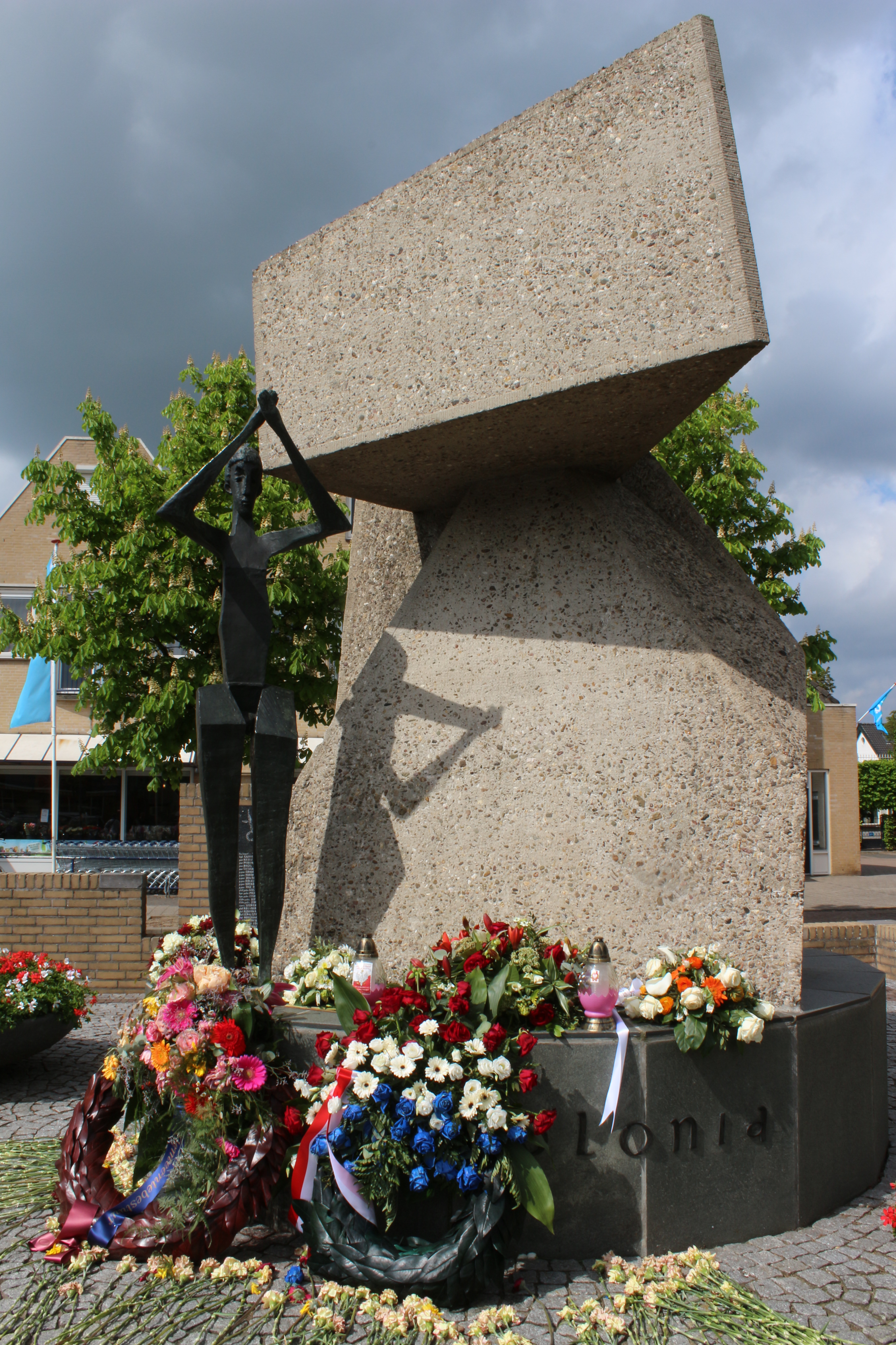 Fotografia przedstawiająca Monument to the Polish Parachute Brigade in Driel