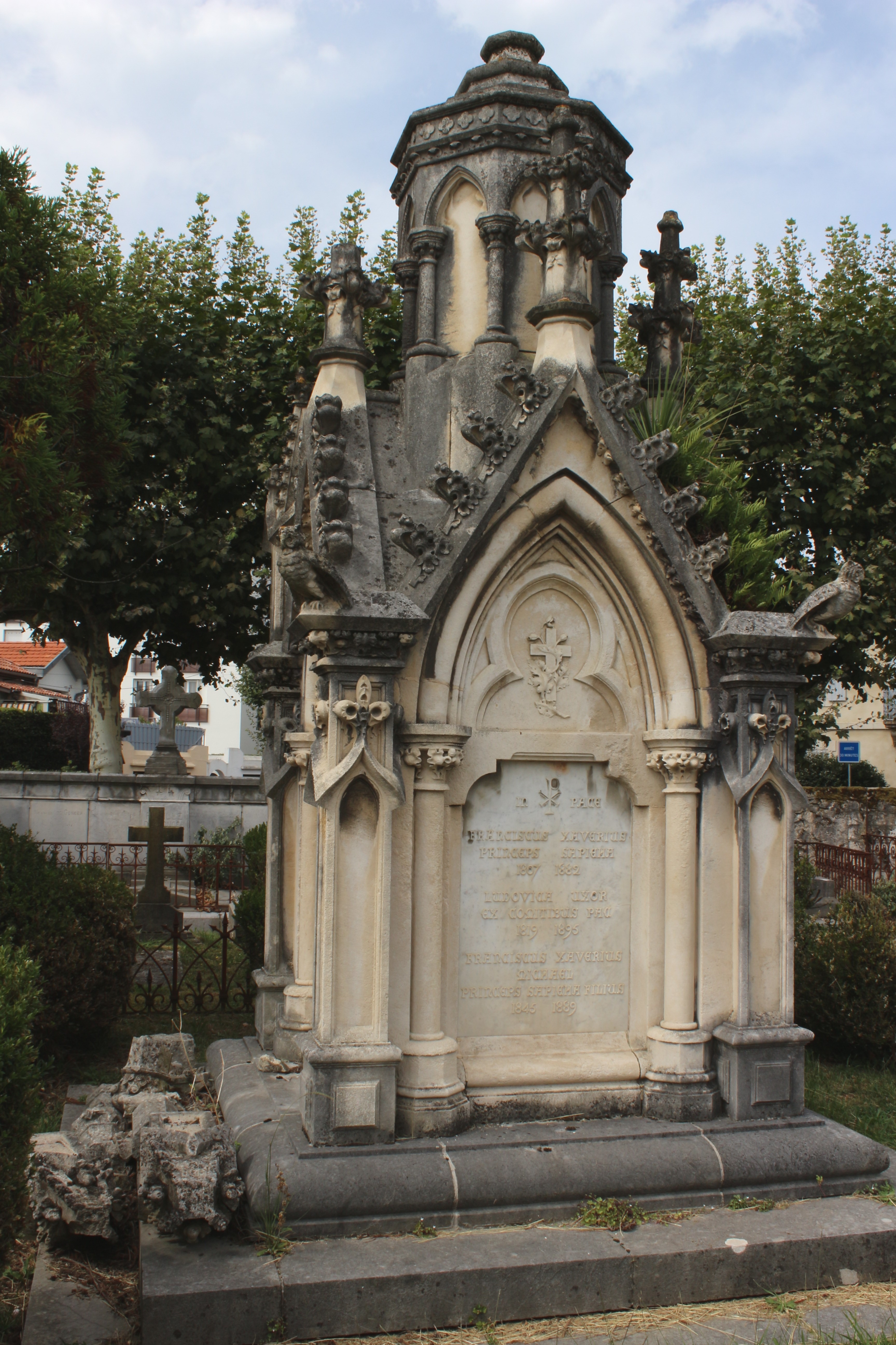 Photo showing The tomb of the Sapiehs in the cemetery of the Saint-Martin church in Biarritz