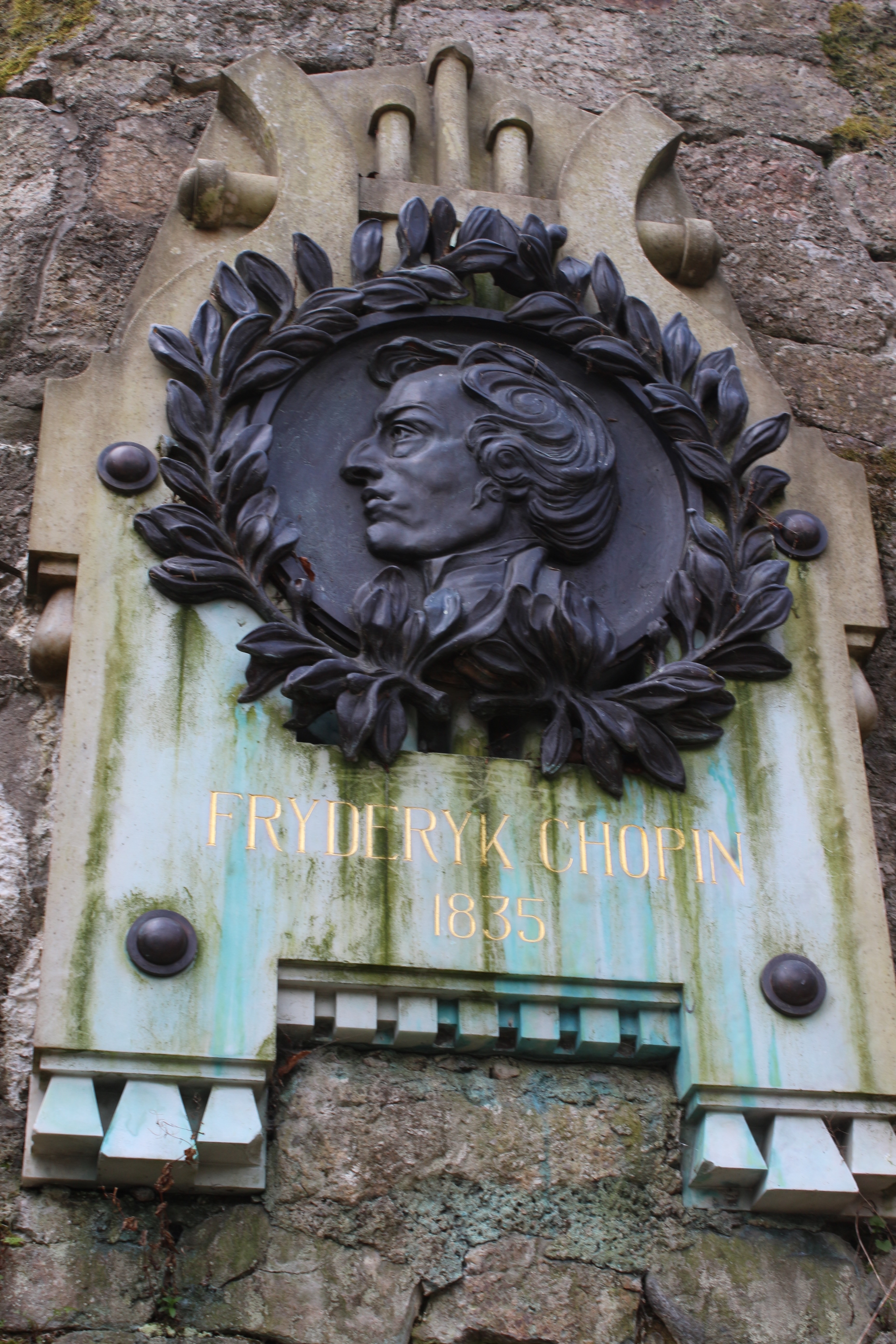 Fotografia przedstawiająca Plaque with portrait of Frédéric Chopin in Karlovy Vary