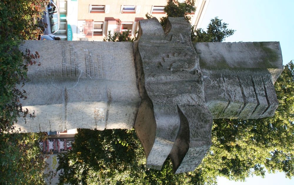 Photo showing Monument to the Polish People in Lille