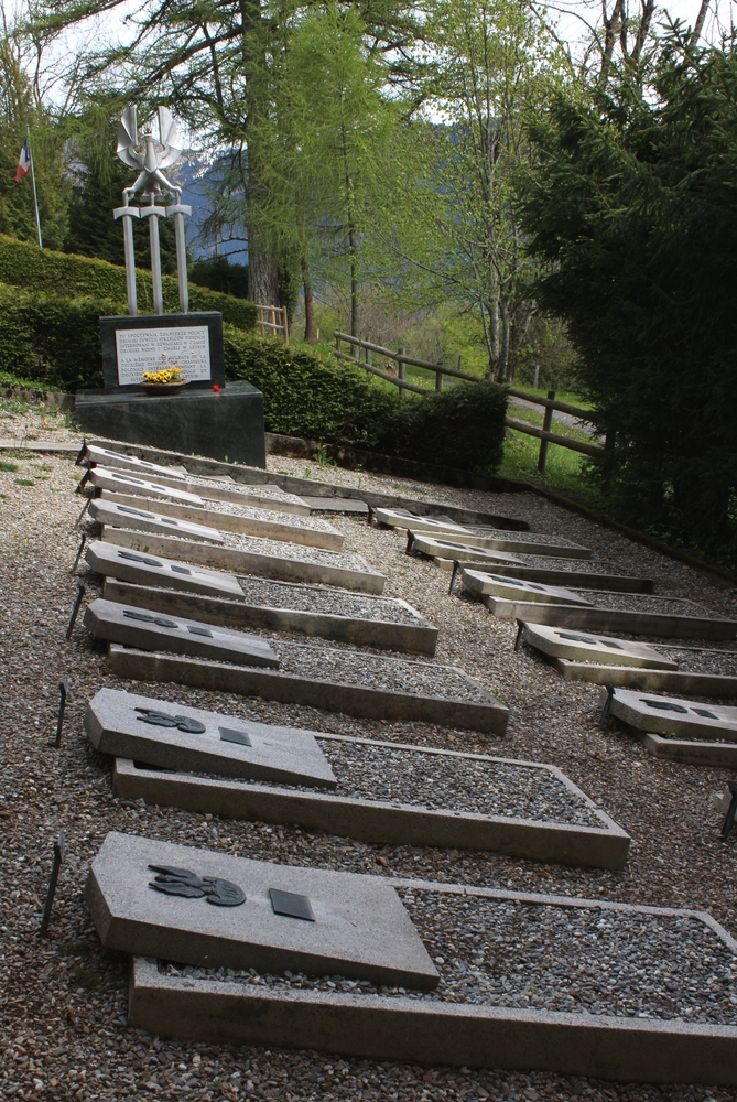 Fotografia przedstawiająca Monument to the soldiers of the Second Infantry Rifle Division in Leysin