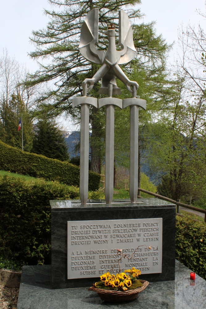 Fotografia przedstawiająca Monument to the soldiers of the Second Infantry Rifle Division in Leysin