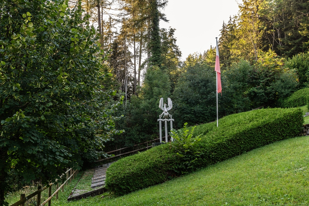 Fotografia przedstawiająca Monument to the soldiers of the Second Infantry Rifle Division in Leysin