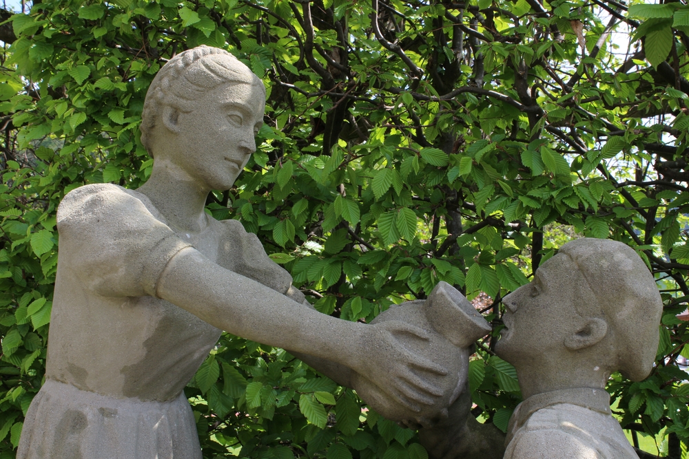 Photo montrant Sculpture \"Polish well\" by Zbigniew Bem in Melchnau