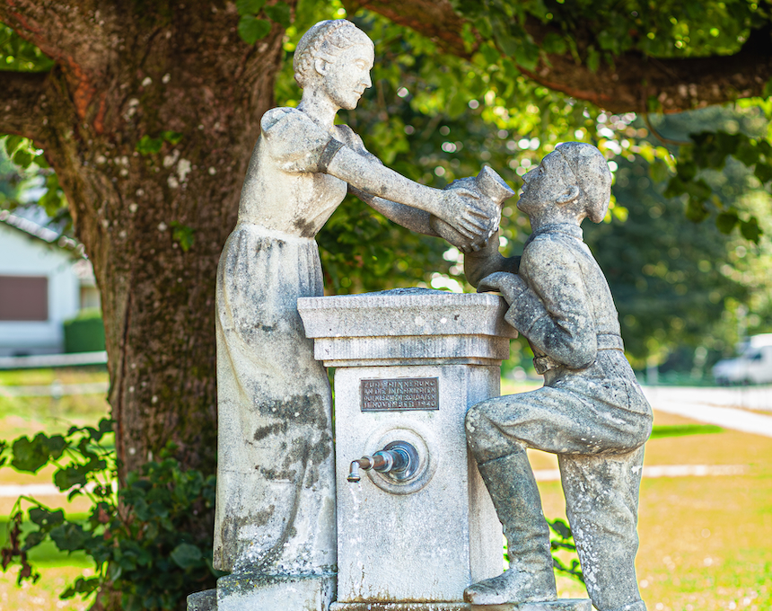 Photo showing Sculpture \"Polish well\" by Zbigniew Bem in Melchnau