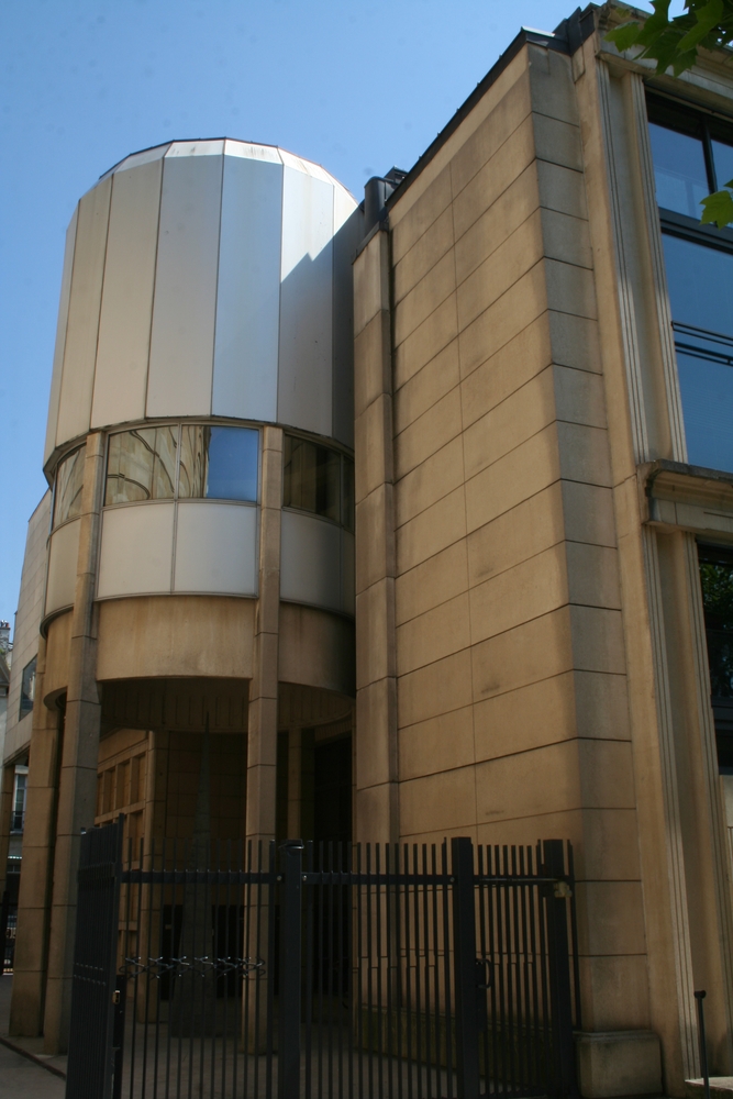 Fotografia przedstawiająca New building of the CARAN study centre in Paris