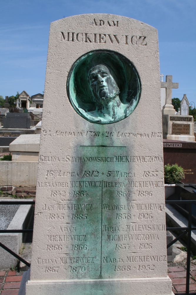 Fotografia przedstawiająca Tombstone of Adam Mickiewicz and his family in Montmorency