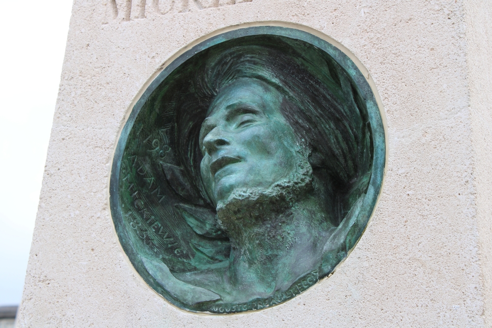 Fotografia przedstawiająca Tombstone of Adam Mickiewicz and his family in Montmorency