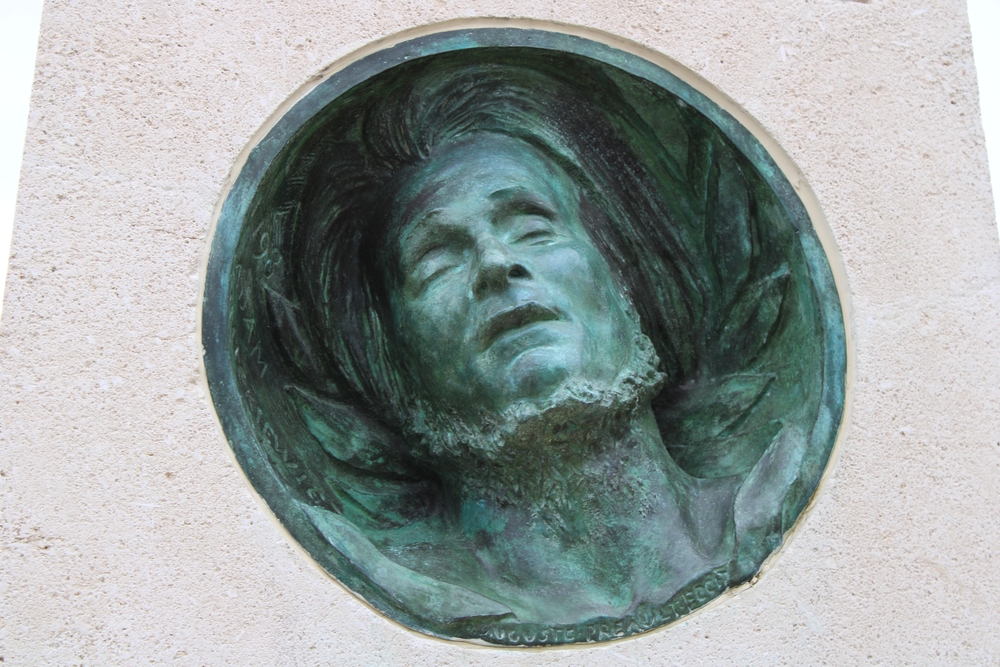 Fotografia przedstawiająca Tombstone of Adam Mickiewicz and his family in Montmorency