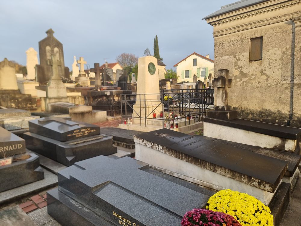 Photo showing Tombstone of Adam Mickiewicz and his family in Montmorency