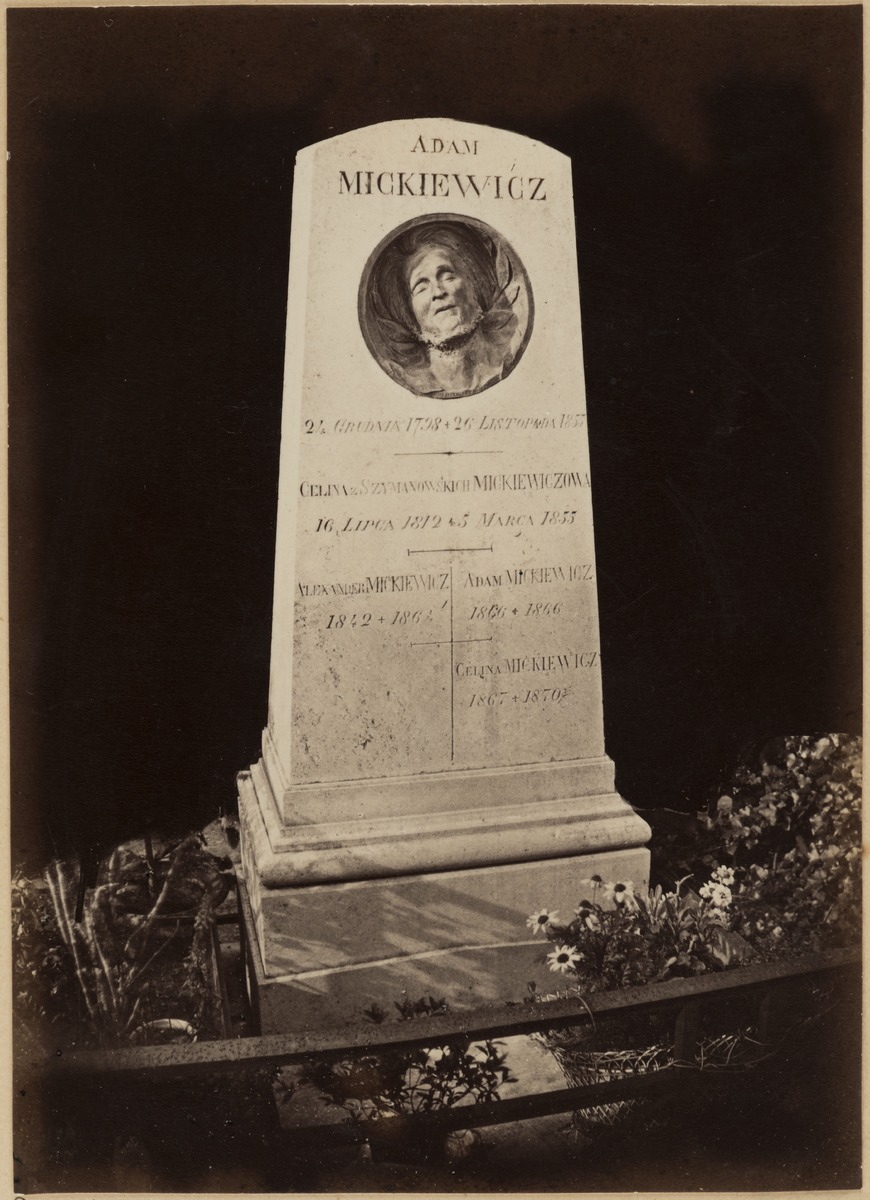 Fotografia przedstawiająca Tombstone of Adam Mickiewicz and his family in Montmorency